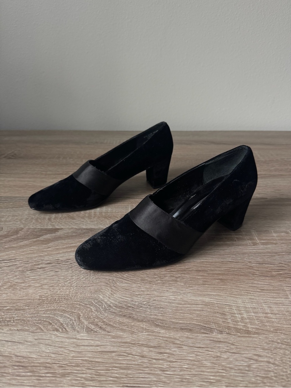 Jennifer Moore Black Velvet Pumps Womens 8M Block Heel Dress Shoes
